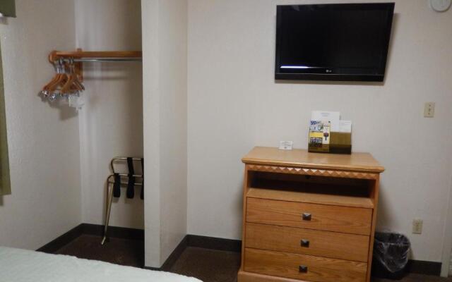 Pearsall Executive Inn