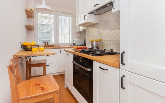 Two Bedroom Apartment Gdynia by Renters