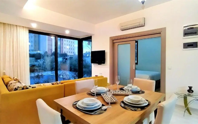 Central Flat With Shared Pool In Kepez Antalya