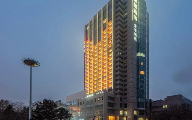 Starway Hotel (Changji Dongfang Plaza)
