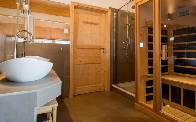 Chalet in Alps Near Ski Slopes and Sauna