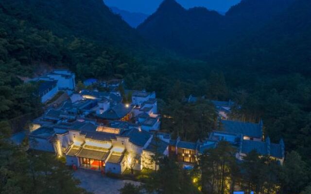 Xiangyuan Yungu Holiday Hotel