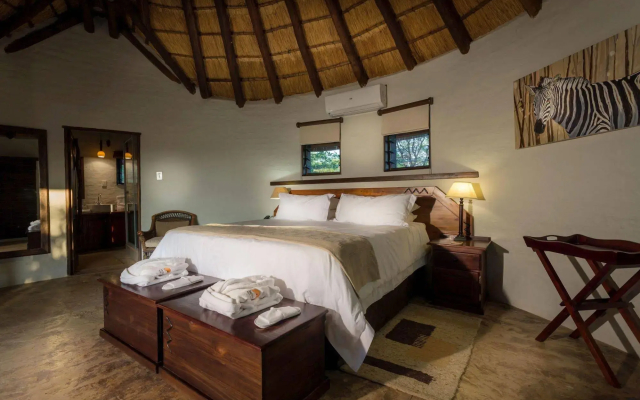 Mopane Bush Lodge