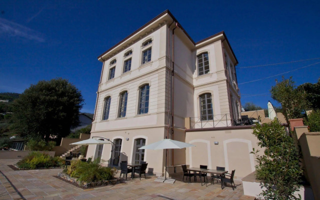 Miramare Apartments & Suites