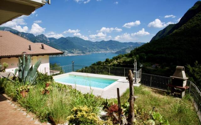 Italian Vacation Homes - Fonteno Panoramic Apartment