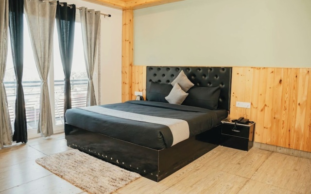 Premium Hotel Blue P-I-N-E Palace