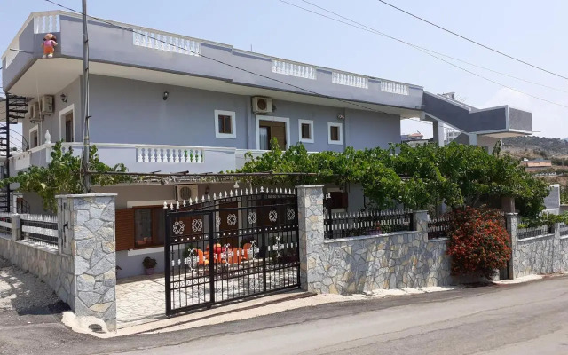 Agim Caca Apartments & Studio