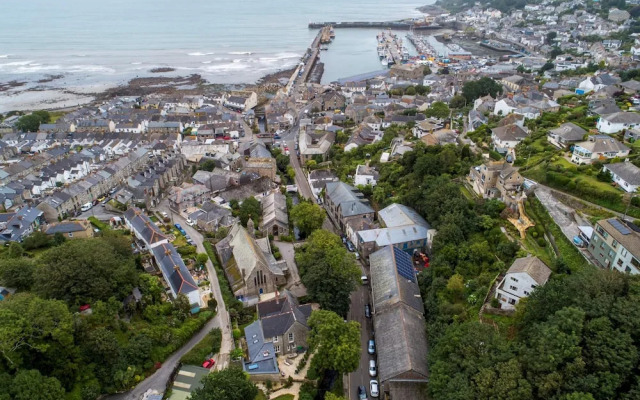 The Vicarage Newlyn 1 Bed River View Parking