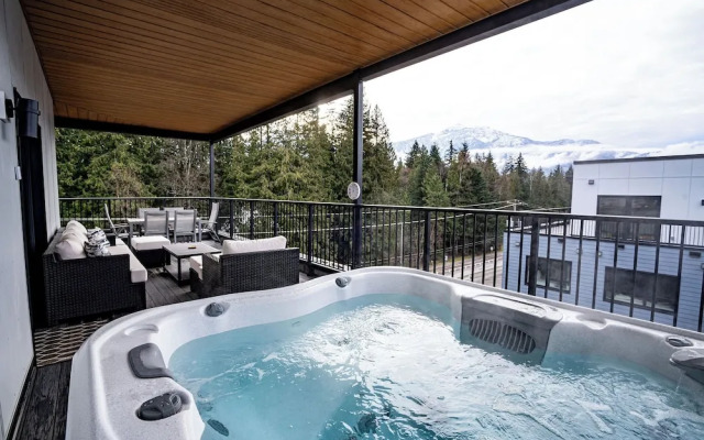 Alpine Retreat by Revelstoke Vacations