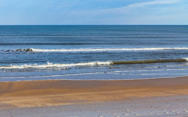 Seashell 3 Br Home by RedAwning