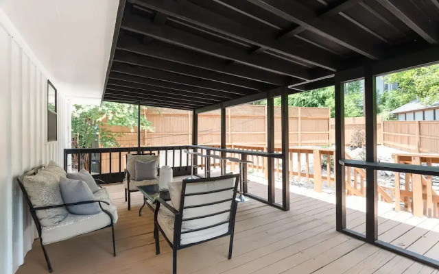 Upstay - Multiple Patio Decks Fenced-in Yard BBQ