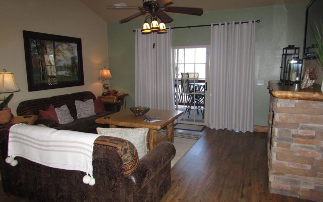 Condo B-8 3 Bedroom Condo by Redawning