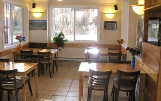 Revelstoke Gateway Inn