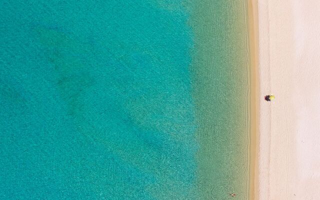 Mr & Mrs White Paros