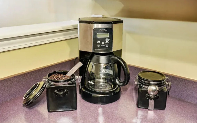 Lux Townhouse Walk to All