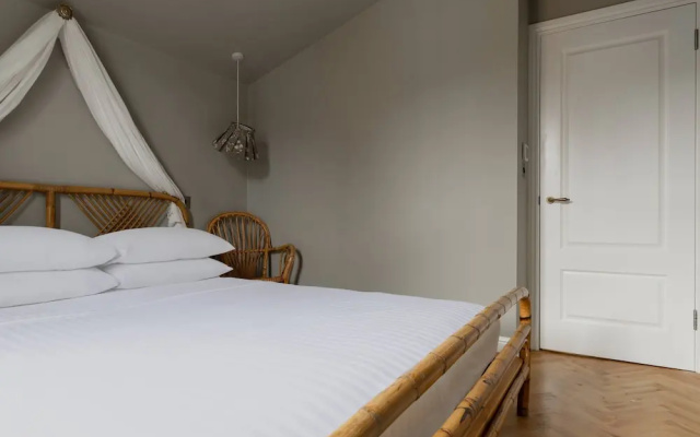 Brewster Gardens IV by Onefinestay