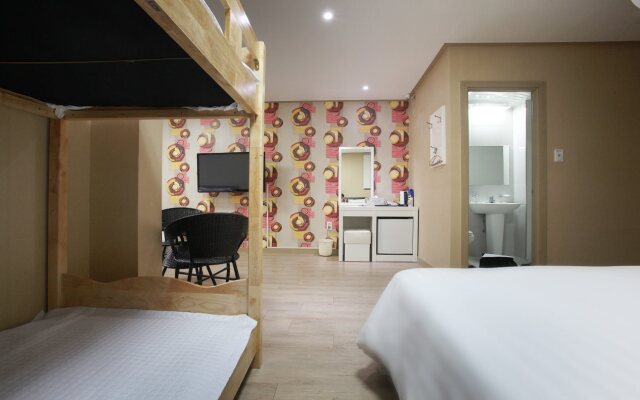 Orange Tree Hotel & Cafe