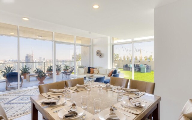 Cali Style 4 BR Penthouse Large Patio