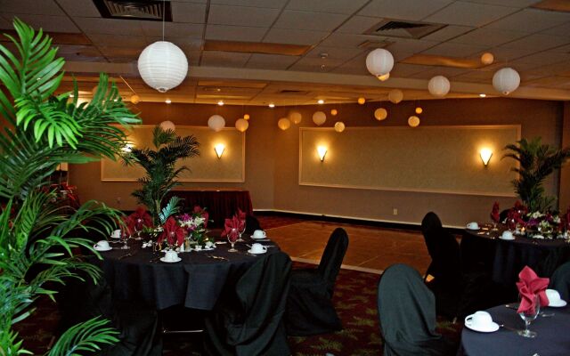 Rogue Regency Inn and Suites