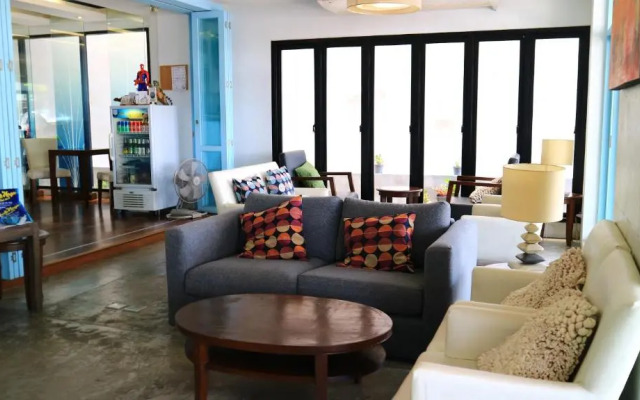 Apo Hotel