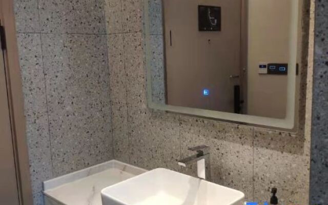 Yiju Life Hotel (Xihu Hubin Pedestrian Street)