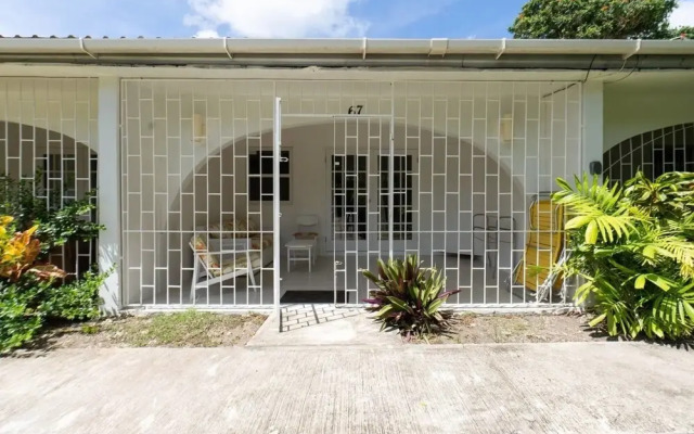 Sungazer - Holetown Apt & Beach Club on West Coast