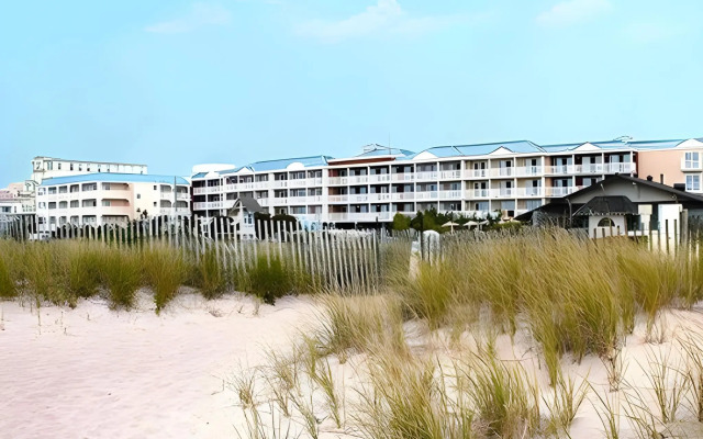 La Mer Beachfront Resort