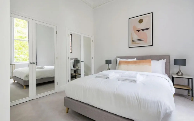 The Pavilion Road Suite Next to Sloane Square