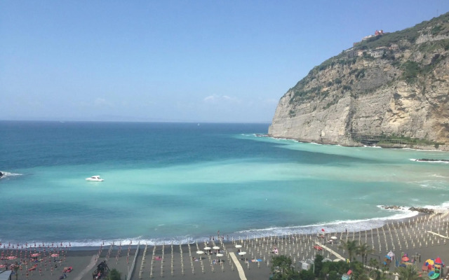 Laqua by the Sea