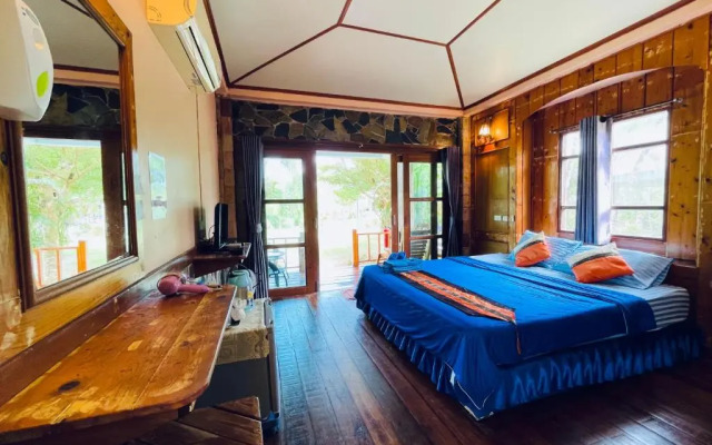 Markhouse Bungalow Ko Kut