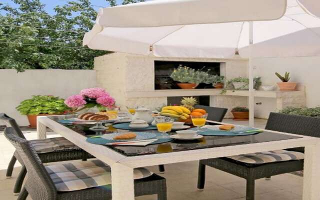 Apartment Sweet Romantic