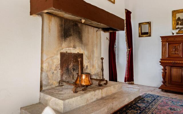 Guest room in a lavish castle in Allier