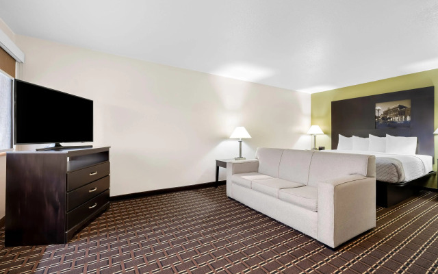 Super 8 by Wyndham La Crosse