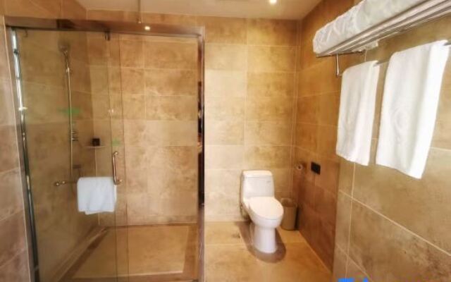 Qujing Longju Hotel (Zhanyi Passenger Terminal Branch)