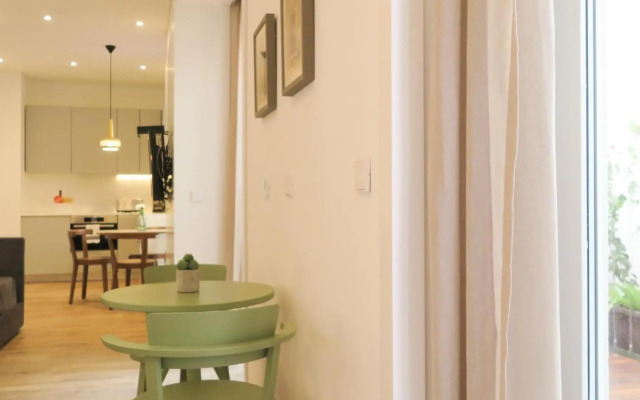 Chiado modern apt with ac elevator green terrace