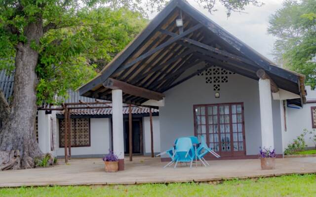 Bahari Beach Castle Lodge