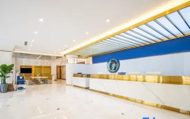 Starway Hotel (Qinhuangdao Railway Station Wanda Plaza)