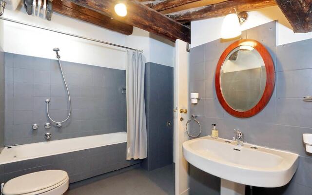 Farnese Elegant Apartment