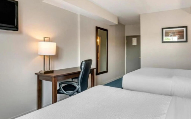 Hotel Louisbourg Montreal