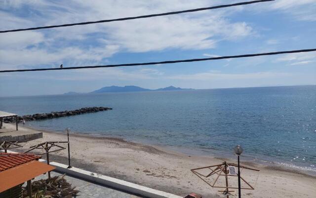 ROOMS in FRONT OF THE SEA FANIA 2