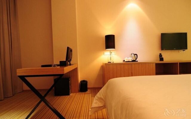 Wuhan Yuntai 6 Plus 1 Hotel