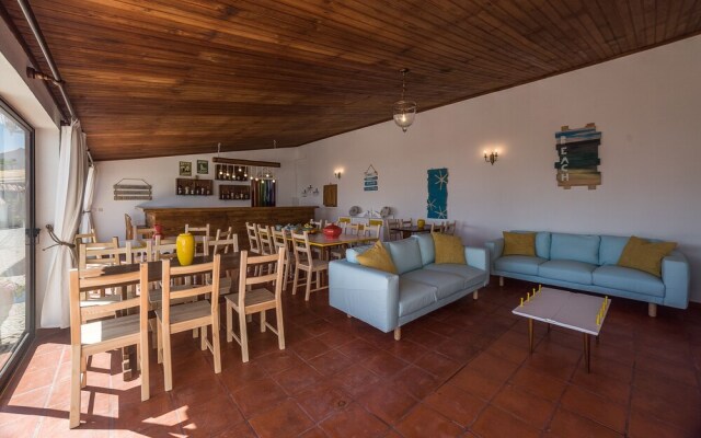 Ericeira Villa Surf Camp Hostel