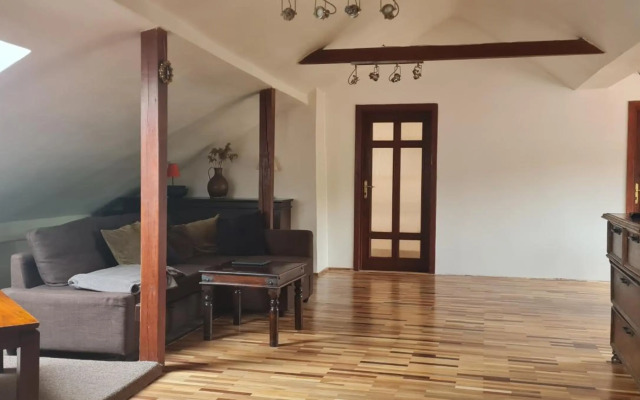 Regina House- sv. Mikalojaus 13