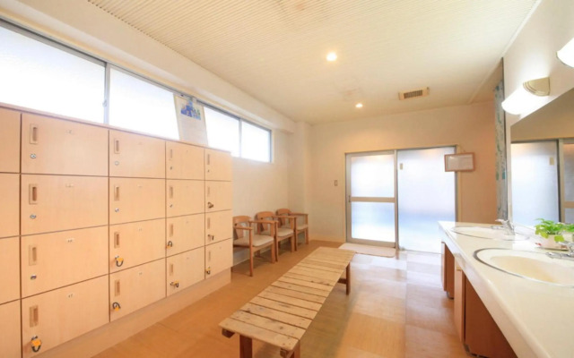 Izu Ippeki lake lakeside terrace