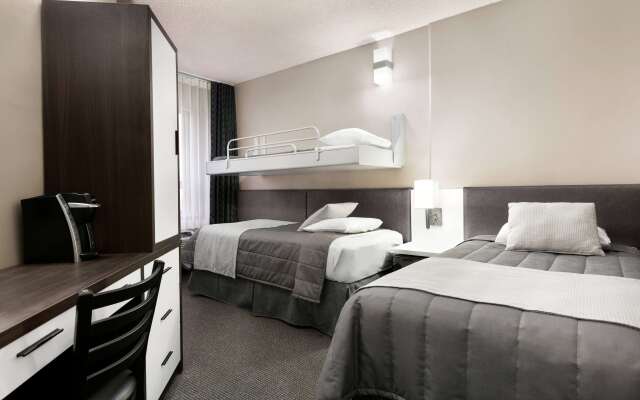 Travelodge Hotel by Wyndham Montreal Centre