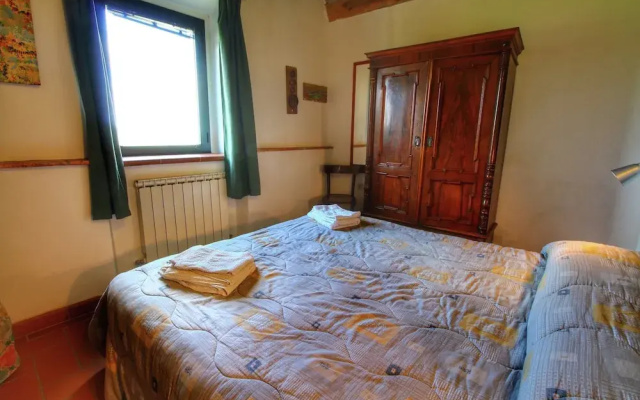 Farmhouse in Val D'orcia Charm