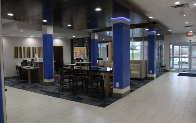 Holiday Inn Express & Suites - Milledgeville