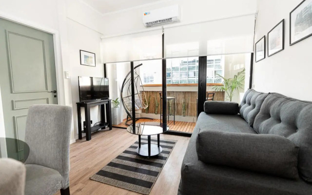 "El Farolito Apartment"