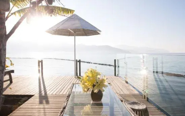 Dali Shuanglang Scenic Area Gongjiang Island Seaview Inn