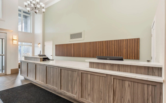 Velora Hinton, Ascend Hotel Collection